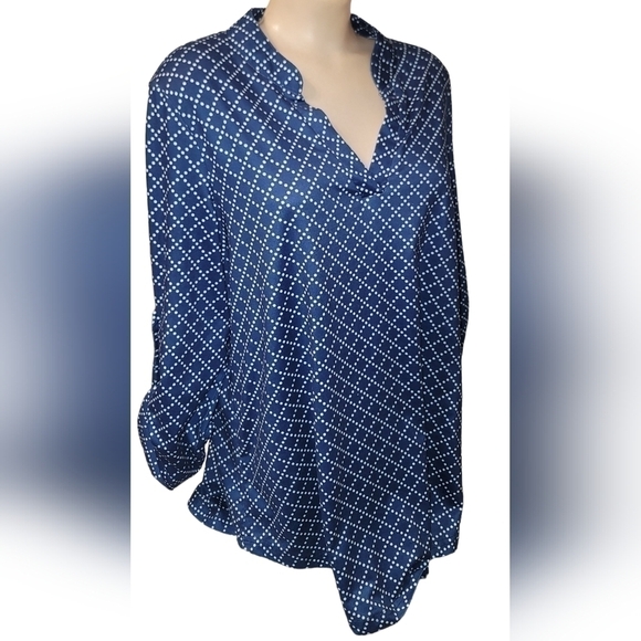 Halife Vneck 3/4 button sleeve - Picture 2 of 3